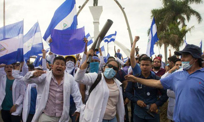 El anuncio previo a esta protesta por parte de los médicos provocó que la Policía de Nicaragua se desplegara con cientos de agentes en las vías e intersecciones