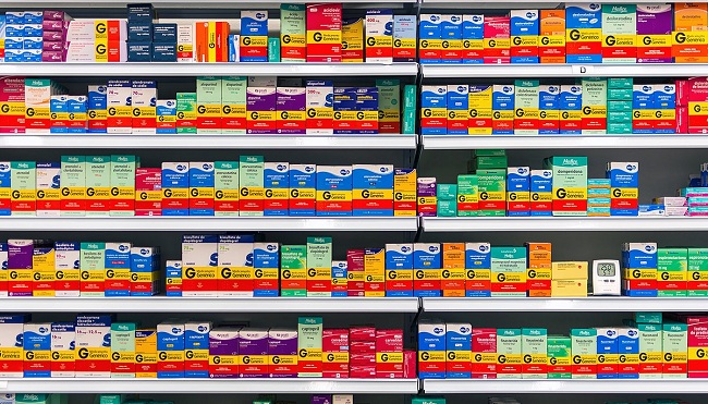De 74.696 medicamentos, el 73,49% no está regulado y el 24% está reglamentado para recobros por el precio de referencia internacional que es más alto que el precio nacional.