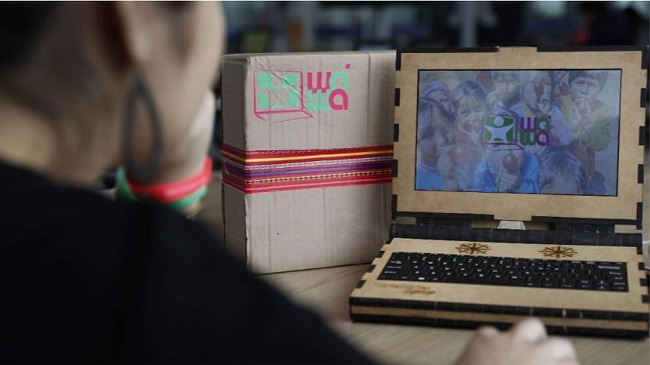 Wawalaptop, es una innovación desarrollada por una familia de profesionales que decidió unir el diseño ecológico con el software libre para crear una portátil.