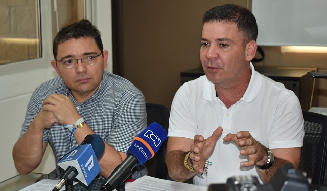 El gerente de esta empresa, José Rodrigo Dajud y el alcalde Rafael Martínez, anunciaron que las investigaciones contra las organizaciones ilegales que roban el agua continuarán.