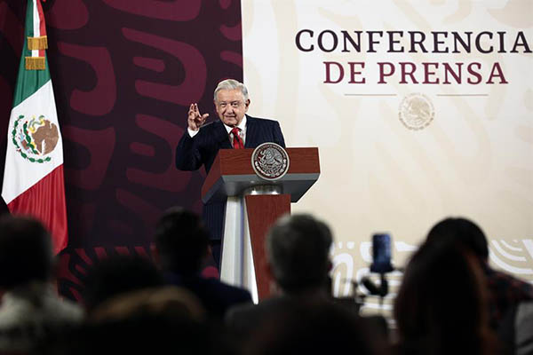 El presidente de México, Andrés Manuel López  Obrador, habla durante una conferencia de prensa.