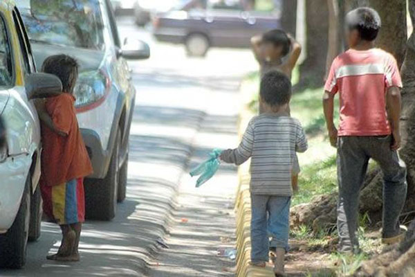 El Día Internacional de los Niños de la Calle se celebra el 12 de abril como una manera de denunciar la situación de calle a la que se enfrentan millones de niños