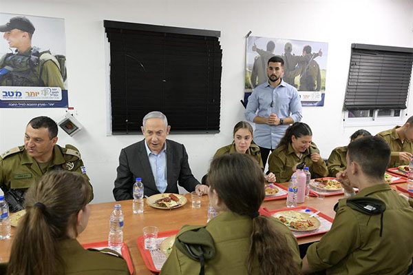 Benjamín Netanyahu en reunió en la base militar de Tel Hashomer, a las afueras de la ciudad de Ramat Gan, centro de Israel.
