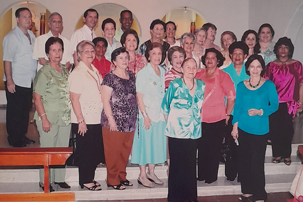 Como integrante el coro que dirigía, Alicita Vergara de Infante, mi tía Rosita, también acompañó  con su voz y talento  las presentaciones musicales que hicieron en las  iglesias de Santa Marta. 