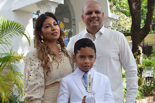 Juan Diego Buchaar junto a sus padres Erwin Buchaar y su madre Yohnadis Bello