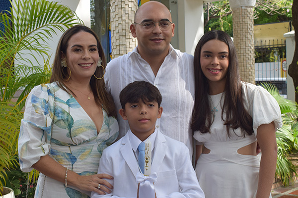 Nicolás Polo junto a sus padres Carlos Polo y su madre María Paula Vargas y su Hermana Verónica Polo. 