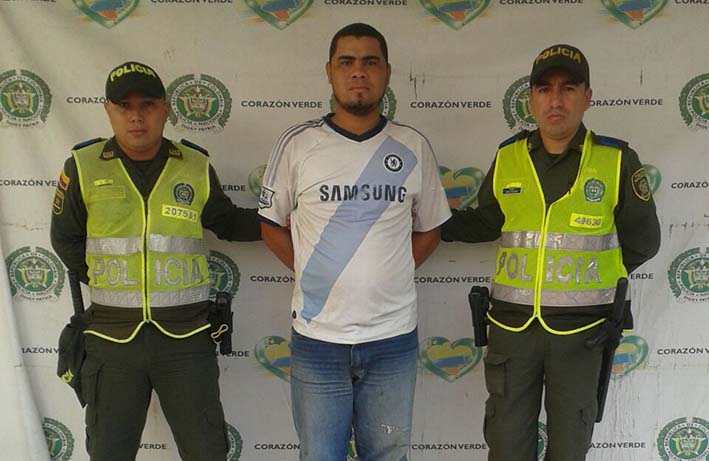 Carlos Jose Vizcaino Granados, ante las autoridades por robar celulares. 