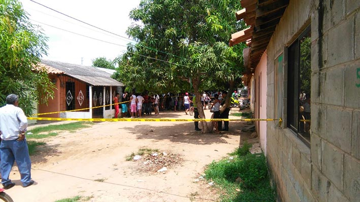 En una de las viviendas de esta calle en el municipio de Guamal, encontraron a la pareja sin vida.