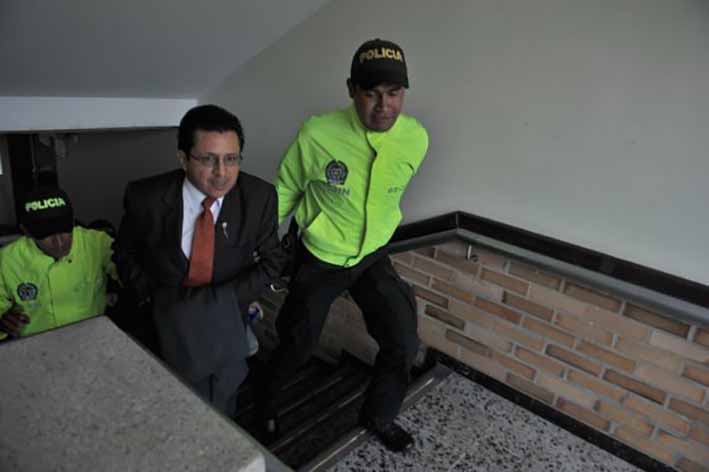 El caso inició en 2008, con las investigaciones contra el comunicador porque presuntamente utilizó su rol de periodista para emitir falsas noticias e intentar desviar una investigación por tráfico de armas contra ‘Pedro Orejas‘.