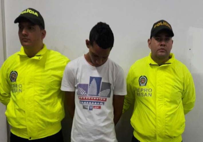 Mediante orden judicial fue capturado Luis David Arcón Orozco, de 19 años, natural de Santa Marta, sindicado del delito de extorsión.  