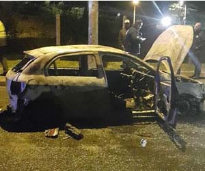 El dueño del vehículo dijo que le prestó el carro a un amigo y que luego de un incidente con taxistas fueron atacados por los conductores.
