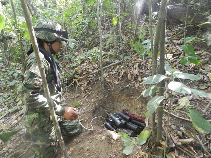 Unidades del Batallón de Artillería número 2 La Popa localizaron el otro depósito ilegal de explosivos en la vereda El Coso, localizada en la jurisdicción del municipio de La Paz.