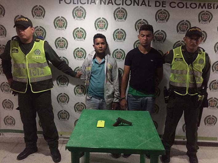 Dairo Alfonso Martínez Serna, de 20 años de edad y Darwin Chirino Navas, de 25 años de edad, natural de Venezuela, sindicados del delito de hurto