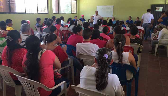 Visita de concertación en la comunidad de Machete Pelao.
