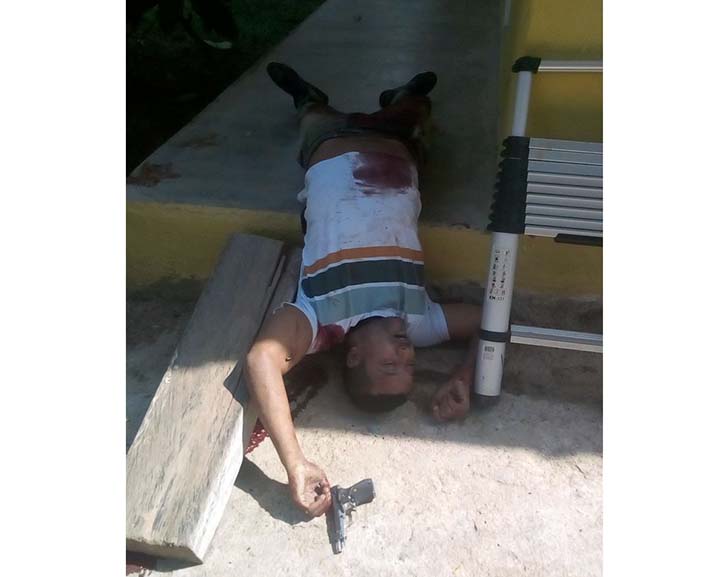 La inspección al cadáver fue realizada por los integrantes de la Sijín de la Policía Metropolitana de Santa Marta.
