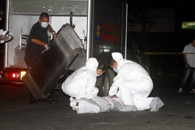 El personal de la Policía Metropolitana fue el encargado de llevar a cabo la diligencia de inspección técnica al cadáver de Alexander De La Rosa Reyes.