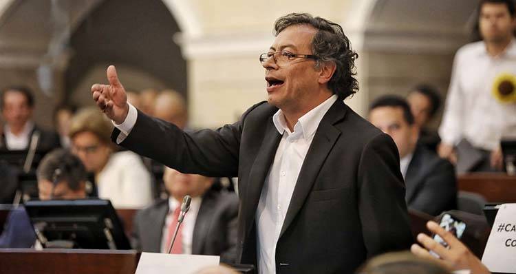 Senador Gustavo Petro, denunció persecución por parte de la Contraloría. infobae.com