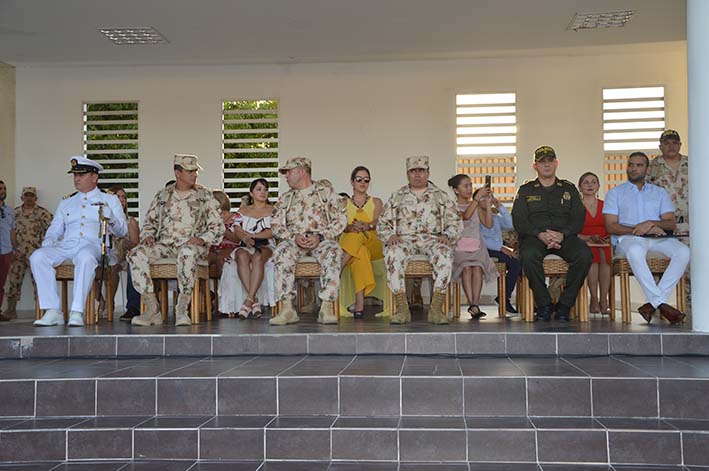 A la ceremonia hizo presencia los altos mandos militares de la Primera División del Ejército Nacional 