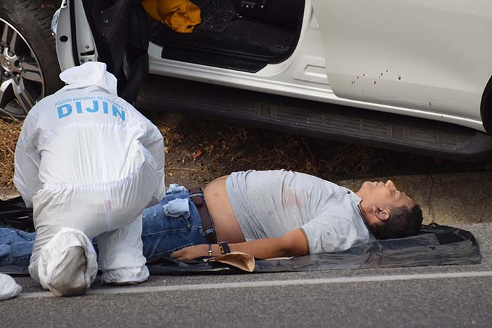 Personal de la Unidad Criminalística de la Policía Metropolitana de Santa Marta fue el encargado de adelantar la diligencia de inspección al cadáver de José Benito Villareal Benítez, alias ‘Echeverry’.