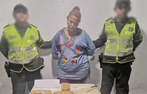 Alexandra María De Arco Salas, fue apresada por la Policía del Magdalena por llevar varios kilos de base de coca.