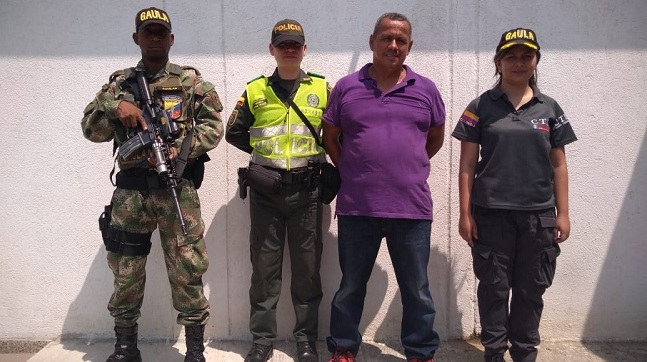 Ramiro Flores González, alias ‘Ramiro’, fue capturado mediante labores oficiales en sectores del mercado público de Santa Marta.