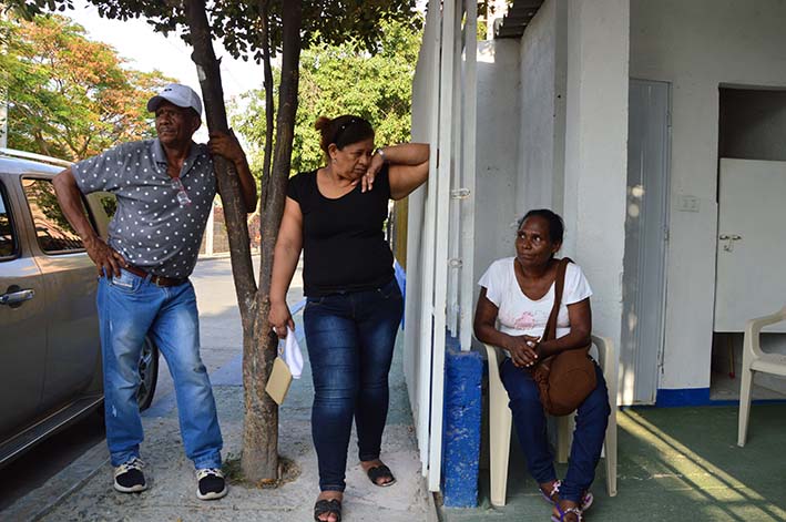 Familiares de la Adriana Carolina Morales Apushaina se acercaron hasta la morgue de Santa Marta para reclamar su cadáver que será trasladado a su país de origen.