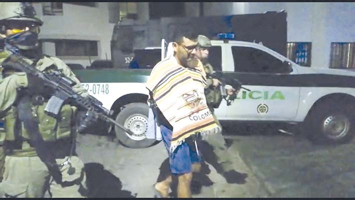 Este es el momento en el que Jhon Rafael Salazar Salcedo, alias ‘Flash’, es capturado por parte de la Policía Nacional en un barrio ubicado en zona céntrica de Riohacha.