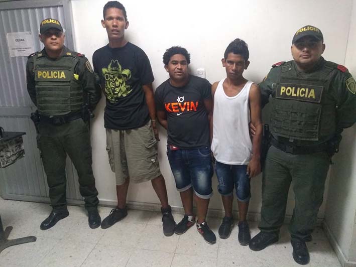 Oscar Armando Mejía Brito, Frederick José Hidalgo Contreras y José Miguel Sangronis Landaeta, estos dos últimos de nacionalidad venezolana, capturados con elementos robados en un residencia.