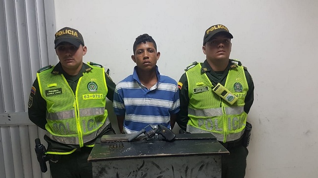 Breyner Alfonso Camargo Ardila, alias ‘Breyner’ capturado por la Policía Metropolitana con un arma de fuego sin documentos
