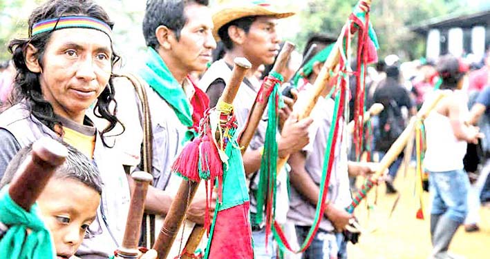 Los indígenas del Cauca denuncian amenzas por parte de grupos narcotraficantes.