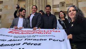 Representantes de siete partidos políticos colombianos se sumaron a la marcha convocada para este viernes