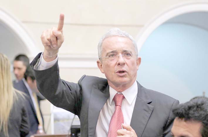 Expresidente y actual senador Álvaro Uribe fue citado a audiencia.