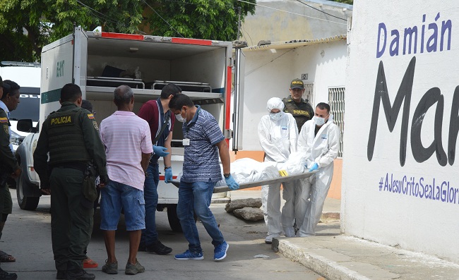 Personal de la Unidad Criminalística de la Policía Metropolitana de Santa Marta fue el encargado de llevar a cabo la diligencia de inspección técnica al cadáver.