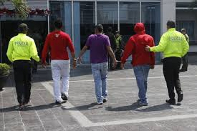 James Arley Gutiérrez, Wilmer Cardona Gutiérrez y Yhojanes Estiven Mesa Urbano fueron capturados por el CTI de la Fiscalía. Imagen de apoyo 