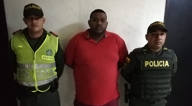 Ever Ángel Deluque Magdaniel, fue capturado por la Policía Metropolitana de Santa Marta condinero falso.
