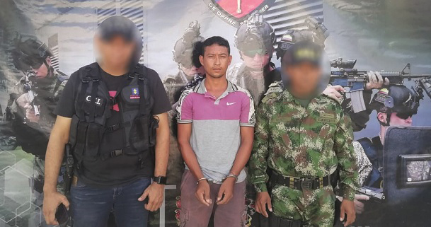 Enuar Segundo Racine Díaz, alias ‘Tito’ presunto integrante del grupo ‘Los Pachencas’ capturado por el componente del Grupo Gaula Militar Magdalena y CTI.