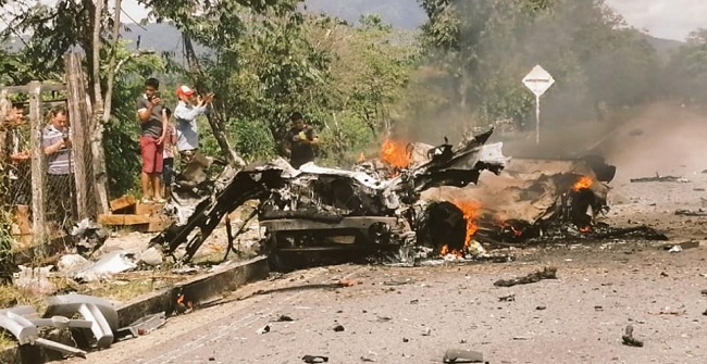 Al menos tres soldados resultaron heridos en un ataque con carro bomba perpetrado por guerrilleros del Ejército de Liberación Nacional, Eln, contra una base militar de la población de Cubará.