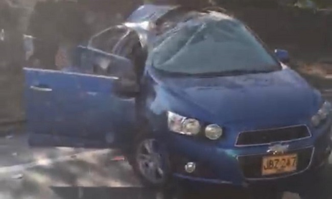 En este vehículo Chevrolet Sail azul, de placas JBZ-247, se movilizaban las víctimas desde Santa Marta hacia Tunja.