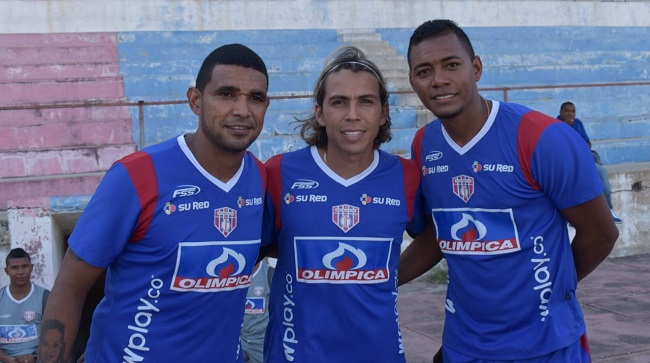 'Taganga' Castro manifestó que su objetivo es ascender al equipo, junto a él, los volantes Luis Narváez y Diego Chica.