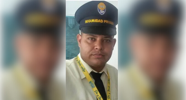 Andrés Fernando Donado Meza, portaba un uniforme de la empresa de vigilancia S.O.S y fue asesinado en el barrio Villa San Carlos, en el suroccidente de Barranquilla.