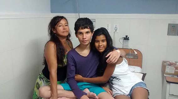 John Andrés Uyabán Fernández de 17 años a quien le hicieron un trasplante de corazón gracias a la gestión del futbolista samario Radamel Falcao García, pero murió. 