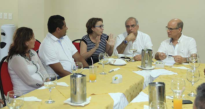 El candidato a la Gobernación del Magdalena por el Partido Liberal, 2016-2019, Jota Vives recibió el respaldo de los aspirantes al Concejo de Santa Marta y Asamblea por el Partido Alianza Verde para las elecciones del 25 de octubre.