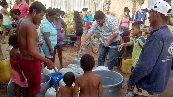 El agua que se está repartiendo en la comuna es potable, es decir, apta para el consumo humano y adquirida por la empresa de servicios públicos municipal.