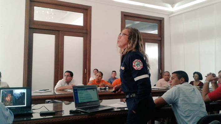  Lourdes Peña, Bomberos Ciénaga, dice que en el  Magdalena sólo se cuenta con 11 cuerpos de bomberos habilitados.