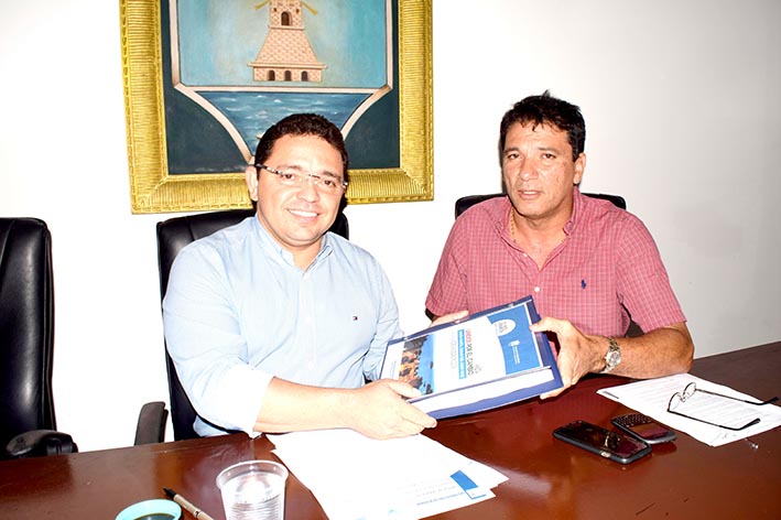 El alcalde Rafael Alejandro Martínez instaló ayer el periodo de sesiones extraordinarias del Concejo Distrital.