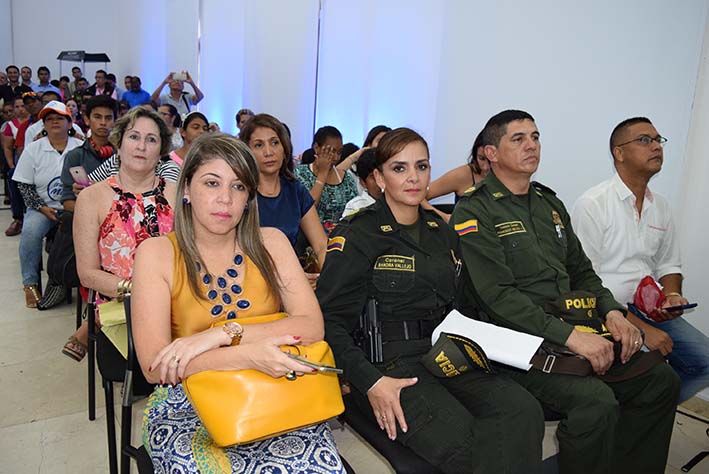 Durante esta importante rueda de prensa también estuvieron la Coronel Sandra Vallejos, Comandante de la Policía Metropolitana de Santa Marta, el Teniente Coronel Francisco Gélvez y la gerente de los Juegos Bolivarianos 2017 Virna Jhonson.