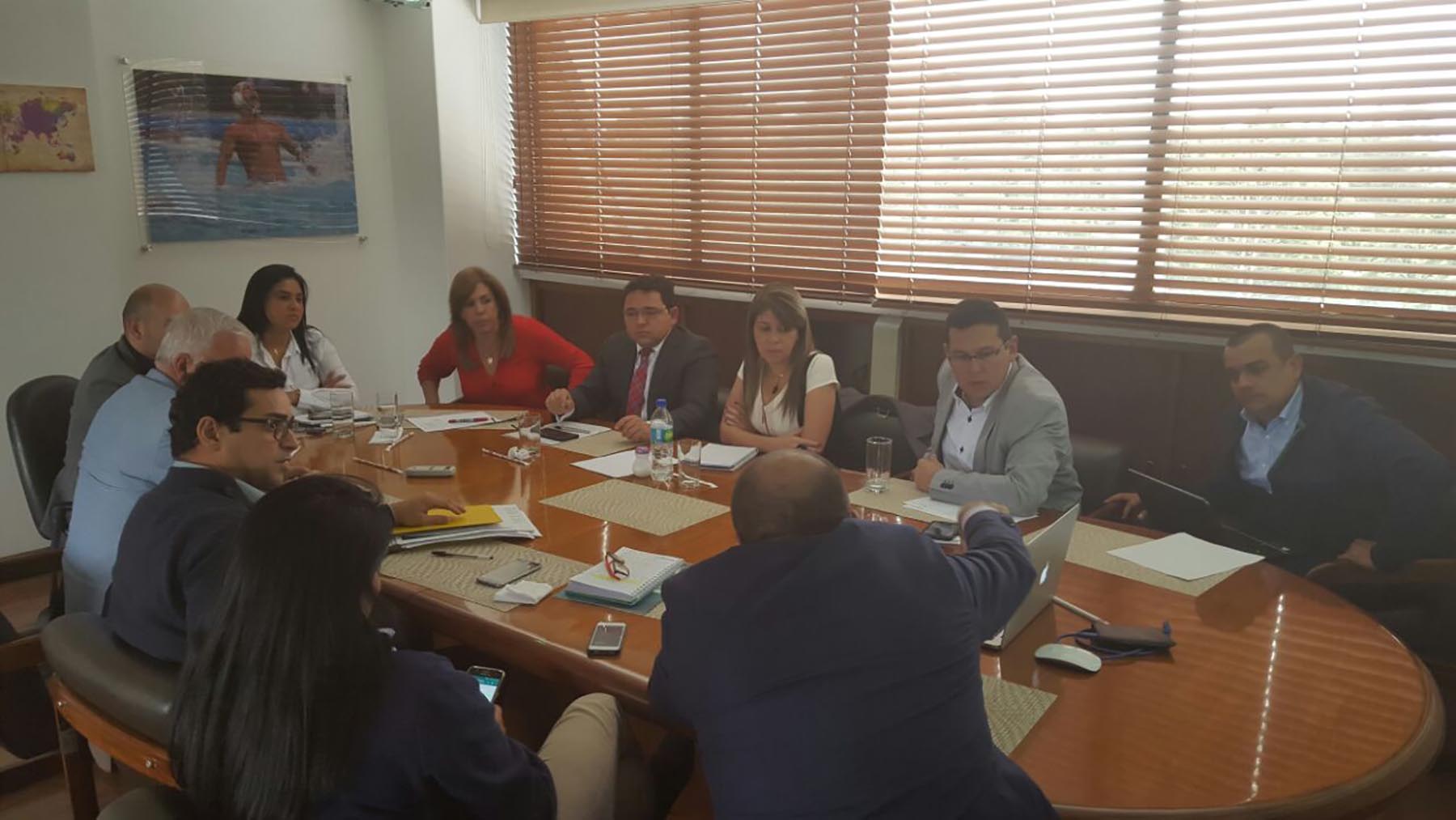El alcalde Rafael Alejandro Martínez se reunió en Bogotá con la directora de Coldeportes, Clara Luz Roldán González, quien se mostró satisfecha con la gestión de la Administración Distrital.