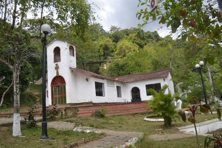 La Iglesia del Perpetuo Socorro en Minca es el símbolo de Minca.  Esta fue gestada por el obispo Javier Naranjo Villegas, hace 25 años y se ha mantenido como la columna vertebral sobre la que se sostiene la vida espiritual de los minqueños. 