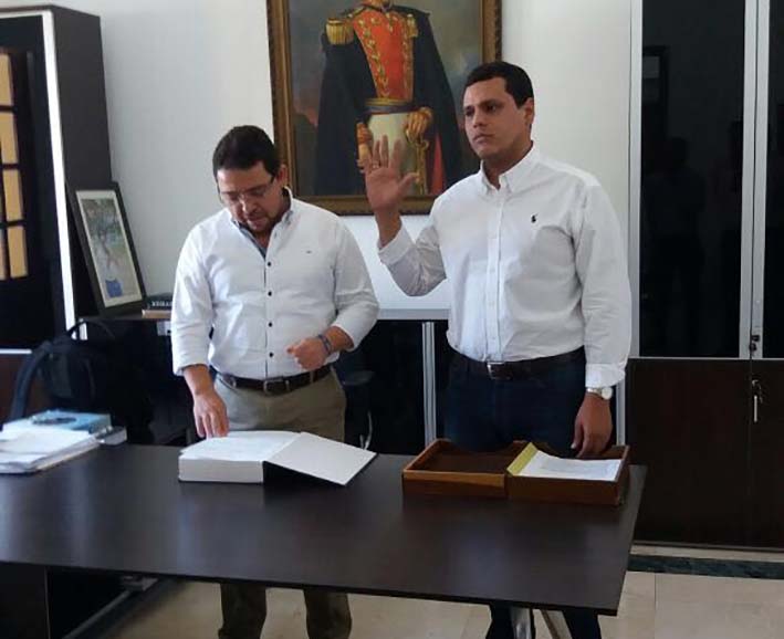 El mandatario Rafael Martínez posesionó al nuevo Alcalde menor de la Localidad Histórica Rodrigo de Bastidas.