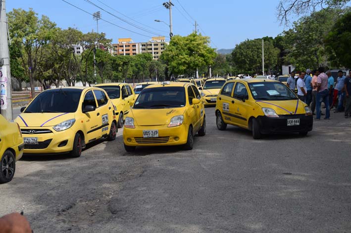 Los taxistas samarios están dispuestos a entregar dinero como parte de recompensa a quienes   reporten vehículos y conductores afiliados a estas plataformas.